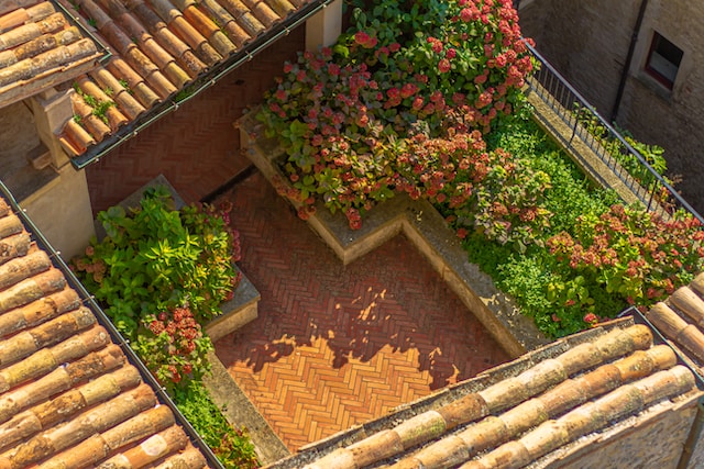 Urban Garden Design For Rooftop Spaces - Mediterranean Rooftop Garden