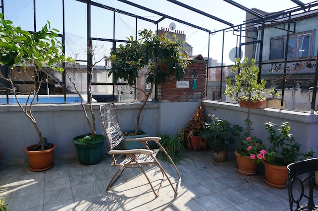 Urban Garden Design For Rooftop Spaces - Rooftop Garden Container Planting