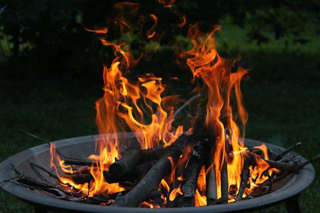 Light Up Your Garden Without Electricity - Fire Pit